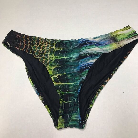 Aguaclara Bikini Bottom‎ - Picture 3 of 6